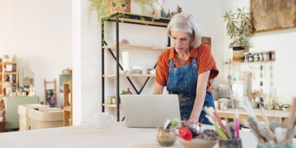Achieve Your Dreams One Step at a Time: How to Start a Goal-Smashing Blog Today
