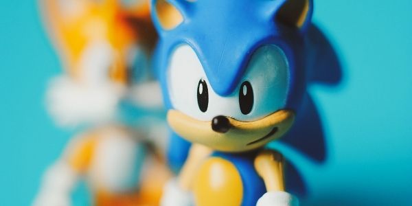sonic with tails behind him