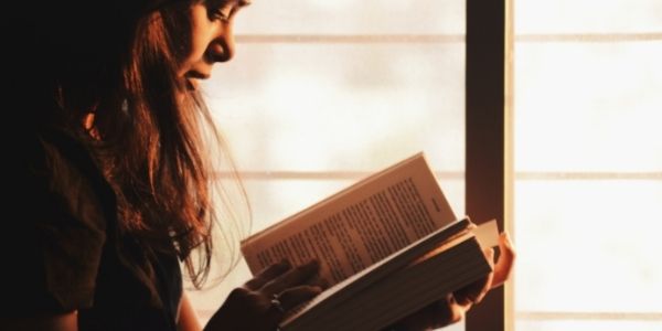 women reading a book