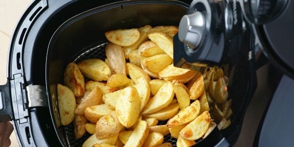 potato wedges in an air fryer